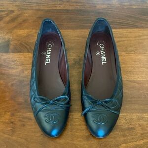 Worn 2x! Chanel black leather ballet flats